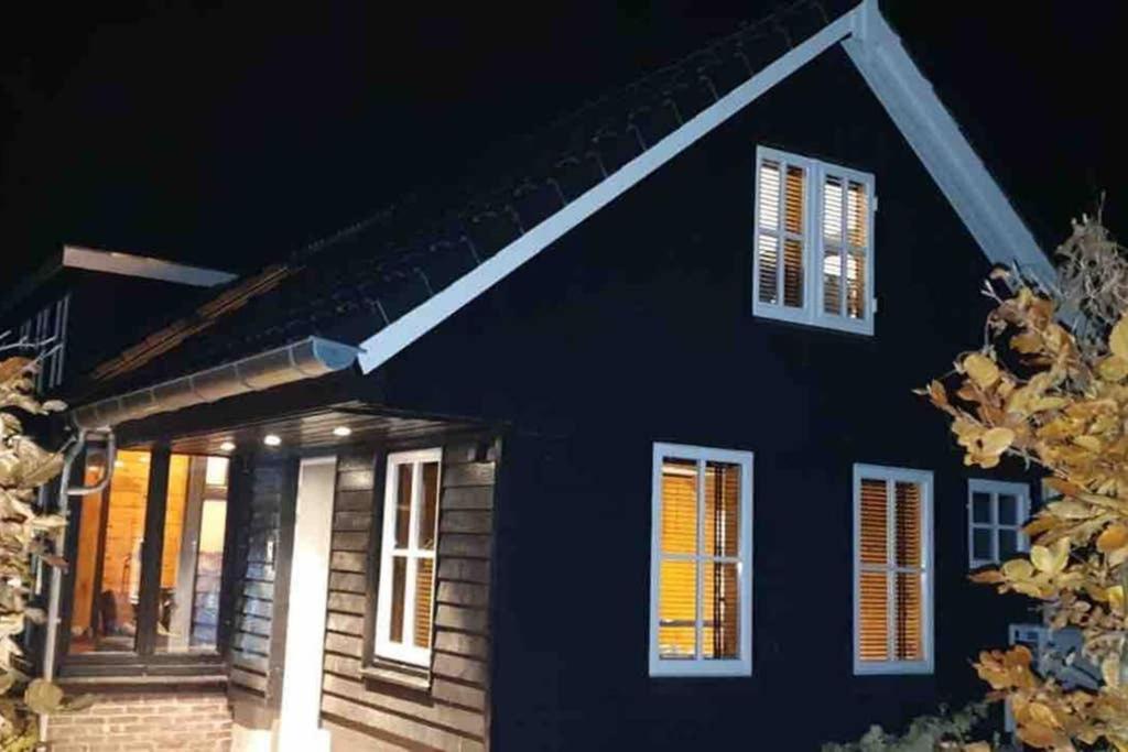 Uniek Houten Huis Nabij Bos En Plassen Hollandsche Rading Luaran gambar