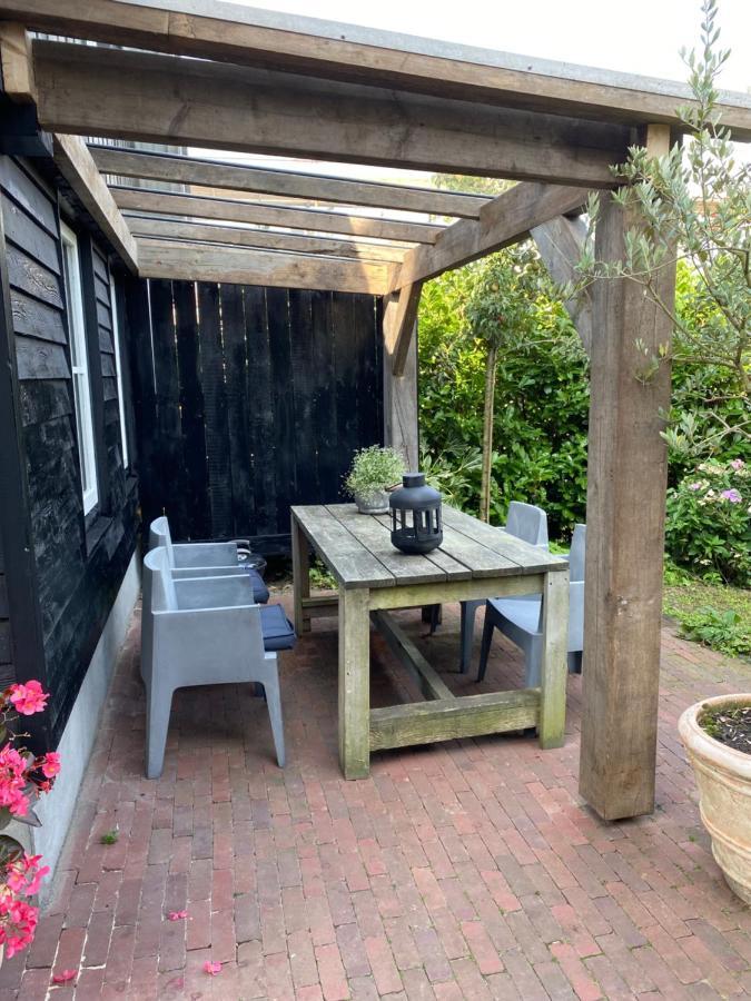 Uniek Houten Huis Nabij Bos En Plassen Hollandsche Rading Luaran gambar